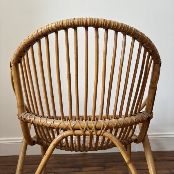 Fauteuil coquille en rotin vintage – Image 10