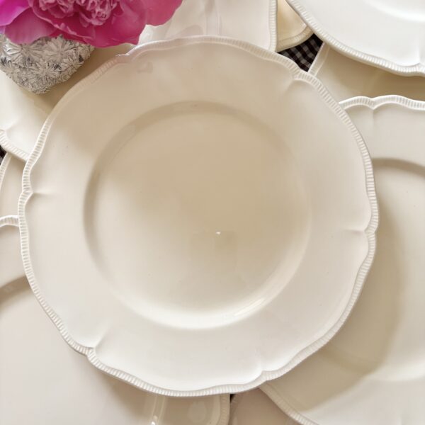 Lot d'assiettes plates Terre de Fer modèle Longchamp – Image 3